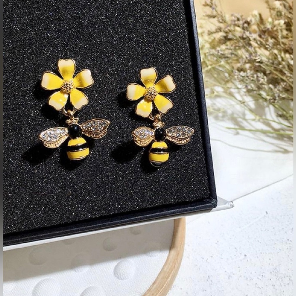 NWT Gold Plated Bee Stud Dangle Drop Earrings